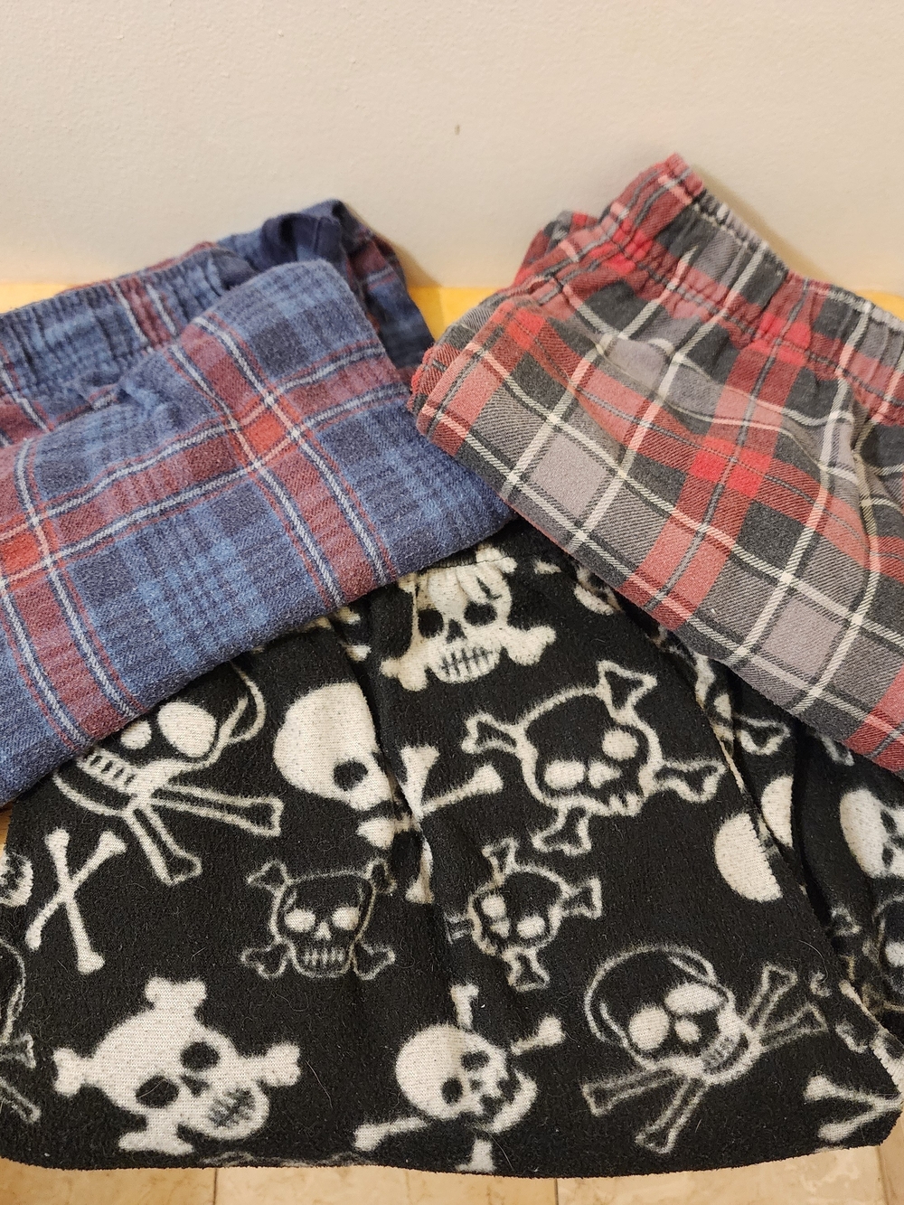 Fruit of the Loom Men's Plaid & Cambridge Classics Skull Pajama Bottoms Size XL